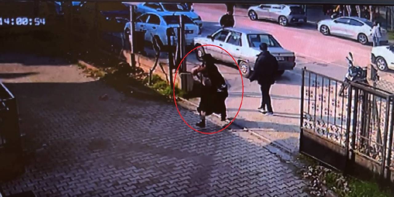 Annesinin elini bırakan 2 yaşındaki çocuğa motosiklet çarptı