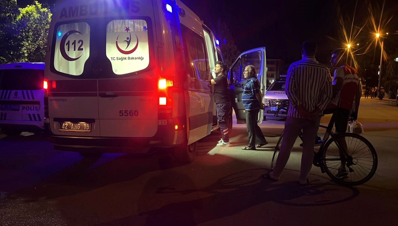 parkta uvey babasini bicakladi jM7cSGD1