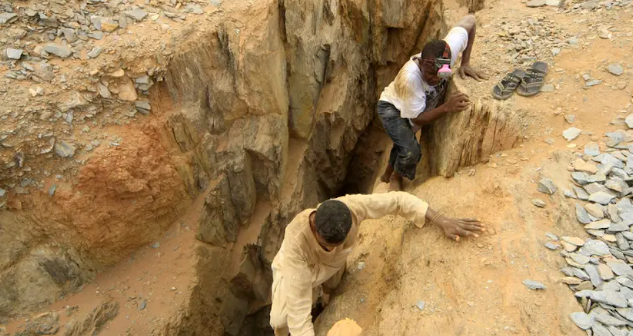 sudanda altin madeni faciasi 6 olu cok sayida kisi gocuk altinda ZdnS55Ca