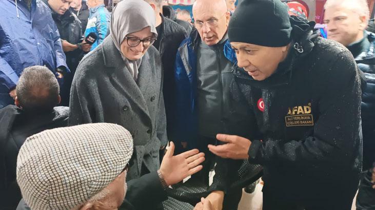 bakan yerlikaya 61 buyuklugundeki depremin ardindan balikesirde Yh4KCX2W.jpg