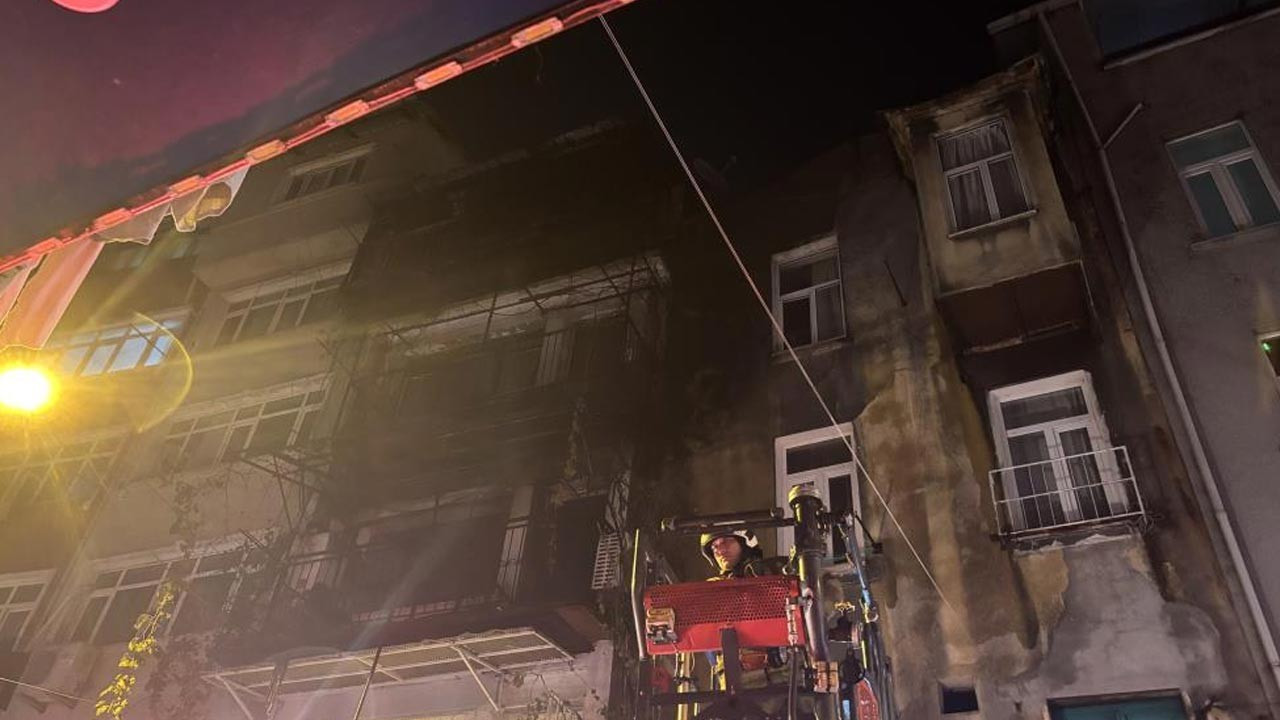 beyoglunda kiz isteme toreni kabusa dondu havai fisekler apartmani yakti PfxjqbGR.jpg