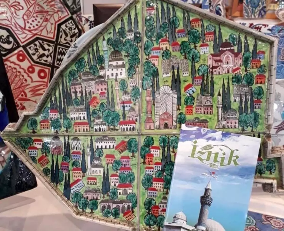 cini sanatcisi mesude kunen papa 14uncu leoya izniki resmettigi tabloyu hediye edecek r6K8zmsw.jpg