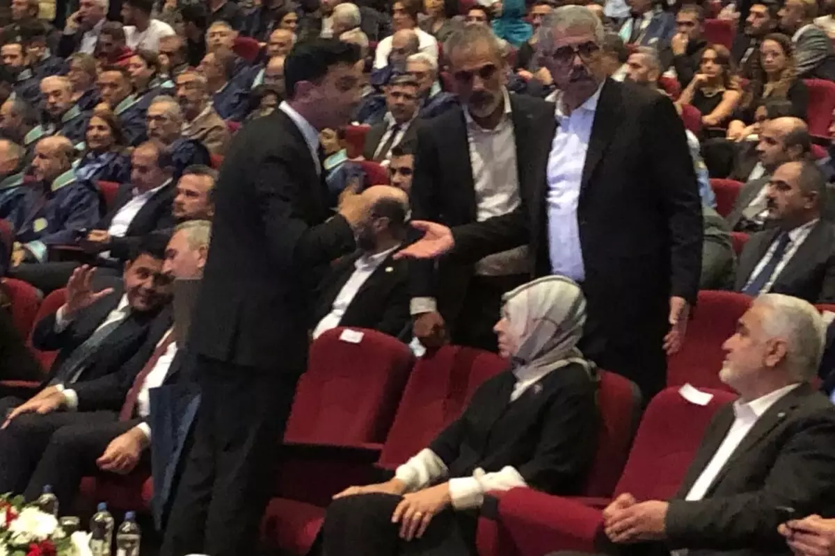 diyarbakirdaki torende protokol krizi demli es baskanlar salonu terk etti LHfWFMDD.jpg