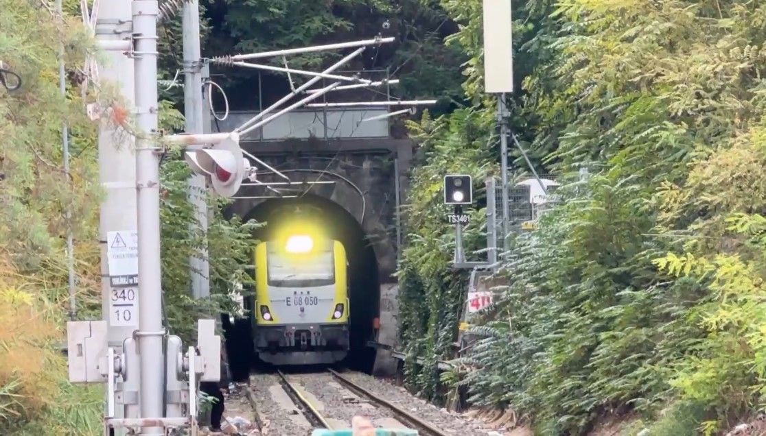 evlerin altindan gecen 114 yillik tren tuneli mahalleyle butunlesti by75hPUz