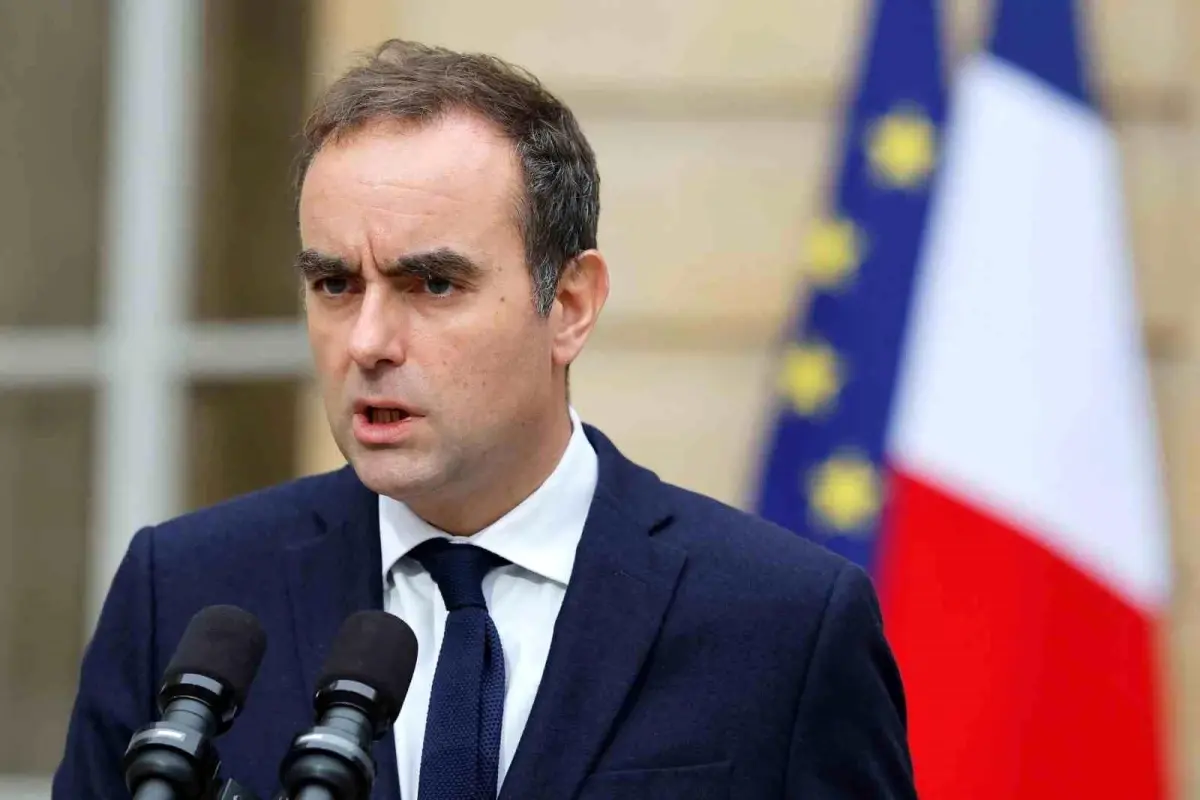 fransada yeni siyasi kriz macron lecornuyu yeniden basbakan secti FDandx7d