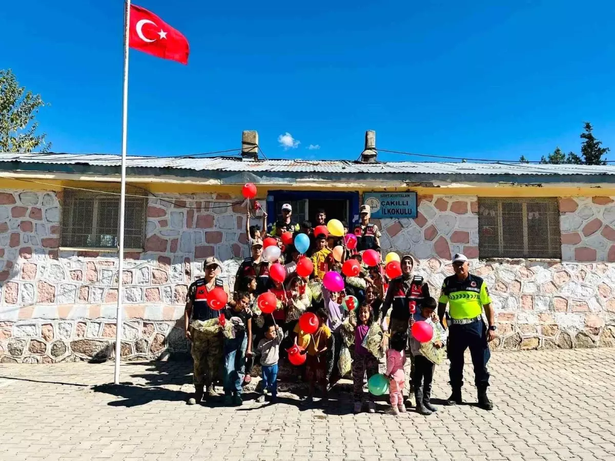 jandarma kiz cocuklari gununde ogrencilere egitim verdi CGR3Enig