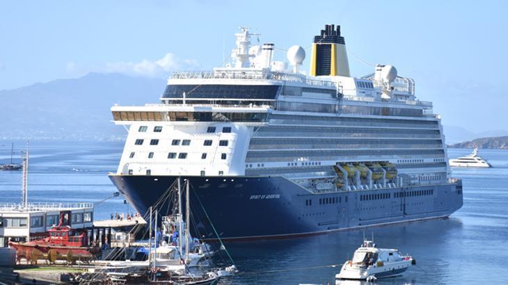 spirit of adventure isimli kruvaziyer bodruma geldi ADqt2964.jpg