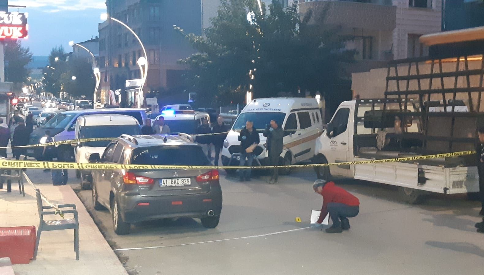 trafik kavgasi kanli bitti 1 kisi ayagindan silahla vuruldu TTPLJAWB.jpg