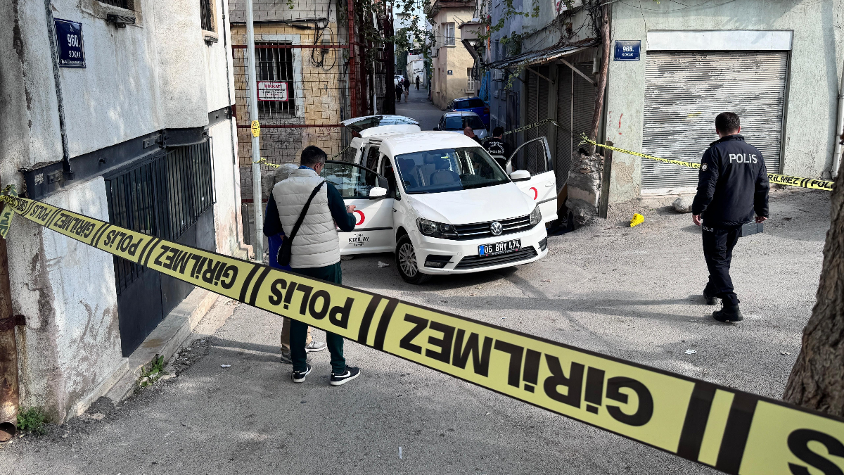 izmirde kizilay personeline silahli saldiri MRetfnrz.jpg