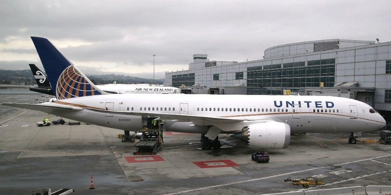 ucakta bomba alarmi tum ucuslar durduruldu DGRznHaa.jpg