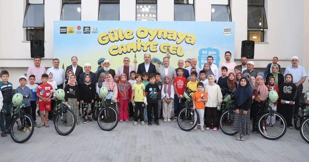 Konya’da ‘güle oynaya camiye’ gittiler Img
