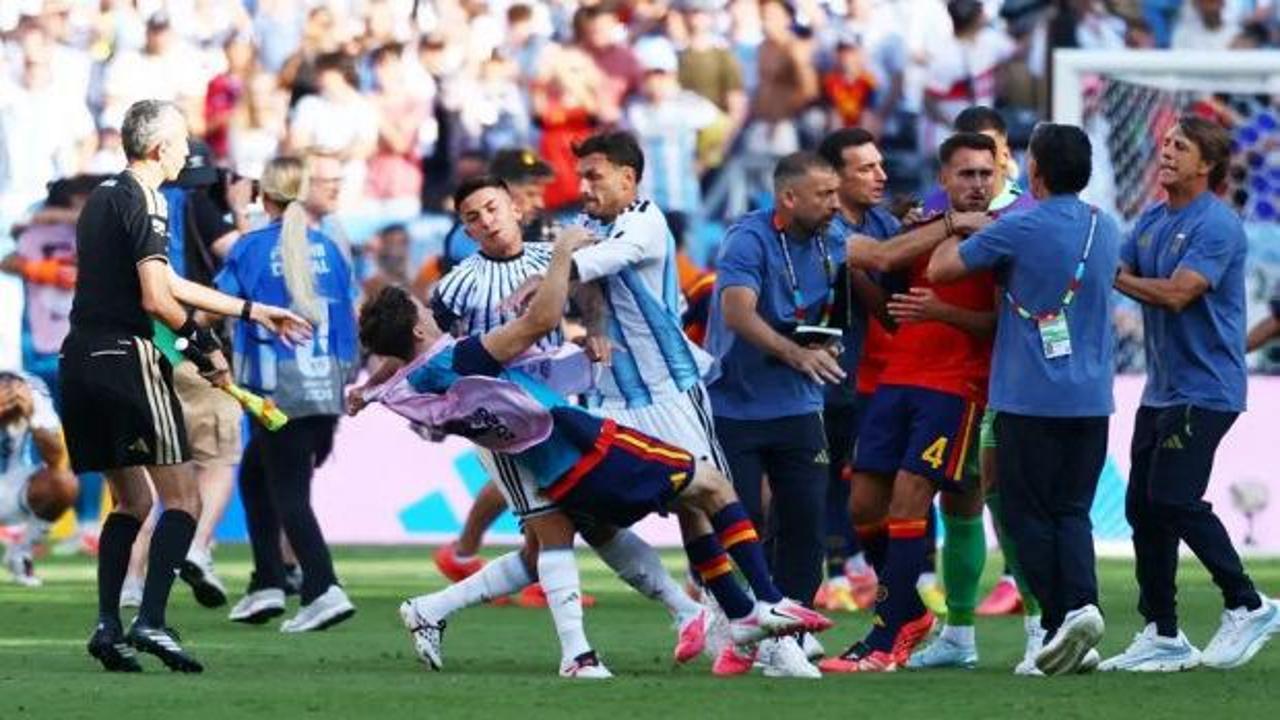 Dünya Kupası’nda ortalık karıştı! Arjantinli oyuncu 2 İspanyol oyuncuya saldırdı Img